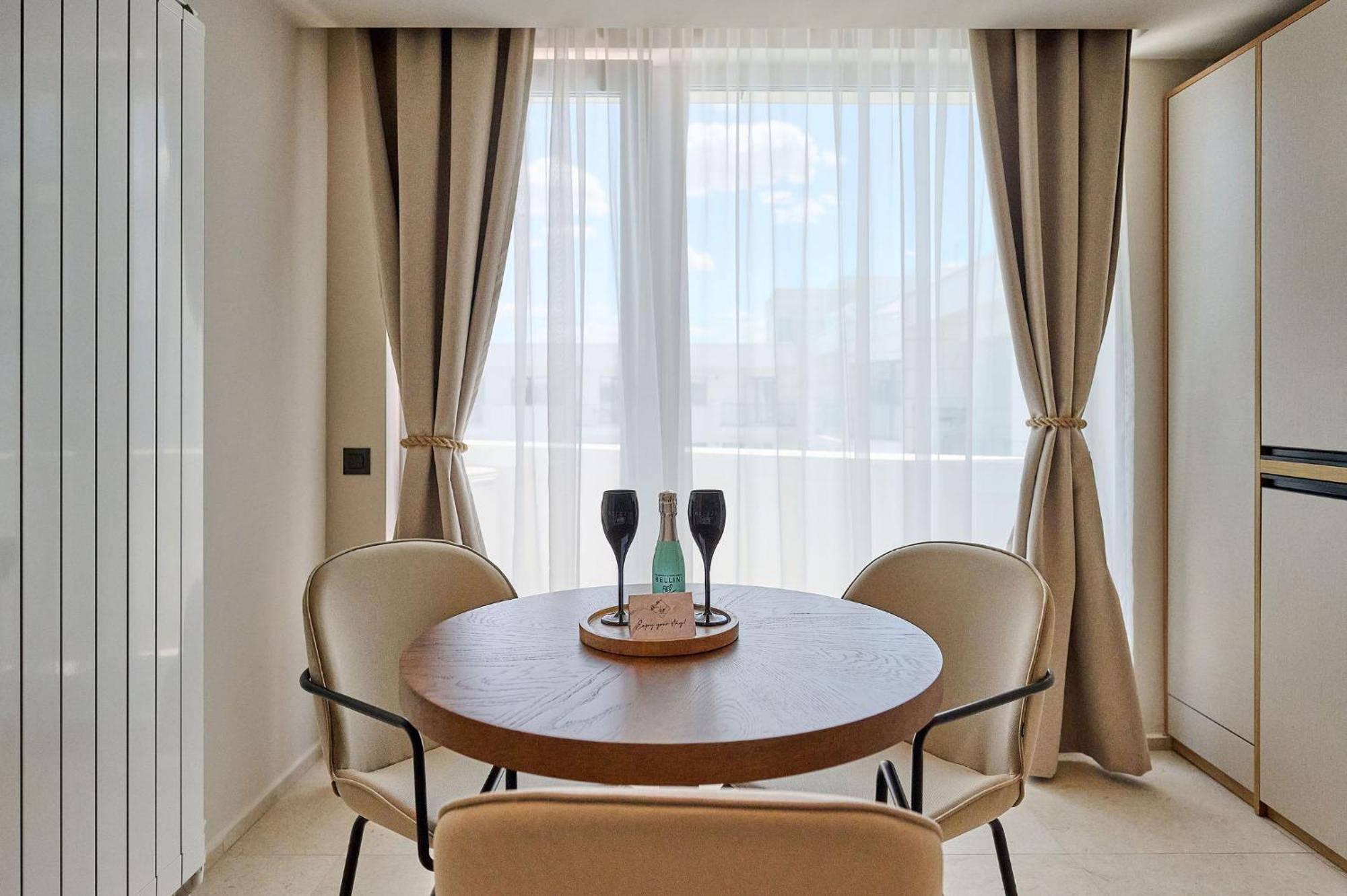 Alezzi Infinity Aparthotel & Spa Navodari Ngoại thất bức ảnh